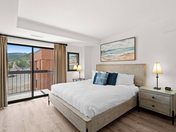 1 Bedroom Condominium | Decoración personalizada y muebles diferentes 