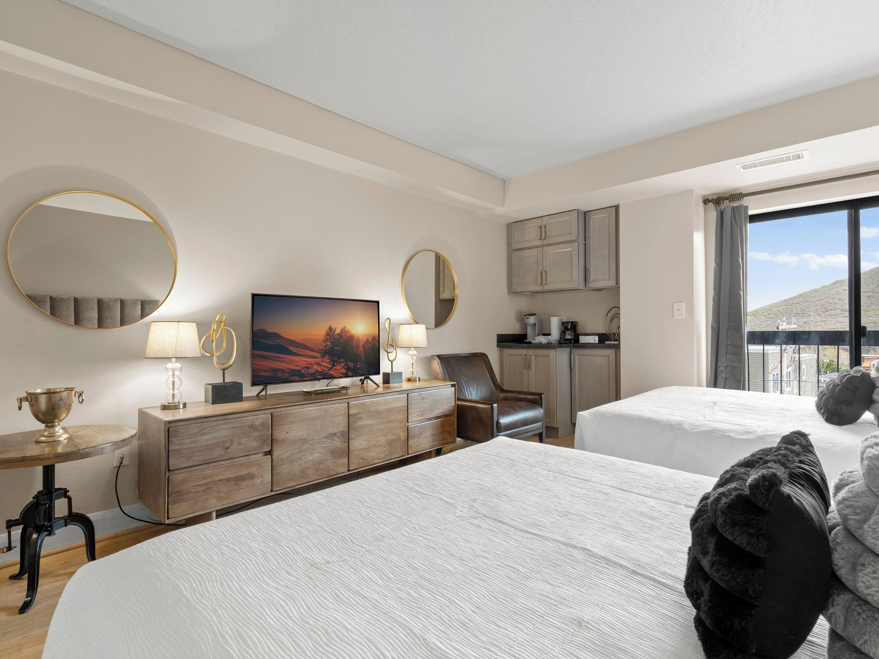 Double Room | Individuelt dekorert, individuelt innredet og strykejern/-brett