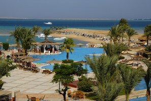 Private beach, sun loungers, beach umbrellas, beach towels - JAZ Elite Casa Del Mar Beach (Hurghada)