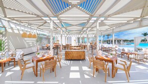 Outdoor dining - JAZ Elite Casa Del Mar Beach (Hurghada)
