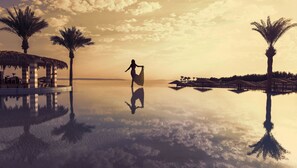Outdoor pool, pool umbrellas, sun loungers