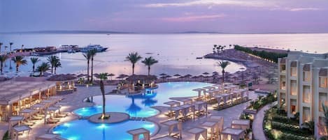Outdoor pool, pool umbrellas, sun loungers