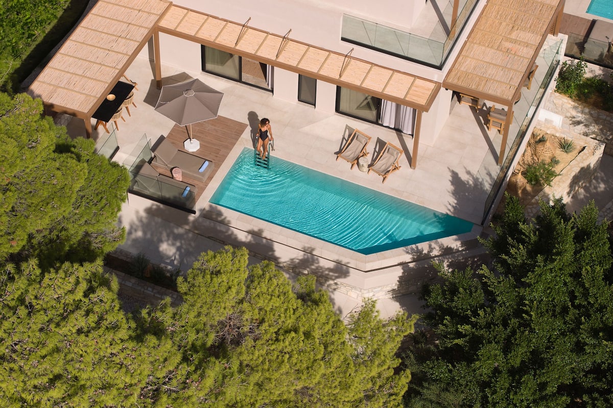 Hilltop Suite Private pool - Garden or Side Sea View- Adults Only | Premium bedding, in-room safe, soundproofing, iron/ironing board