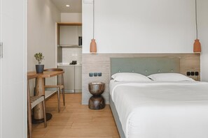 Superior Guest Room Side Sea View | 高級寢具、客房內保險箱、隔音、熨斗/熨衣板