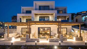 Premium bedding, in-room safe, soundproofing, iron/ironing board