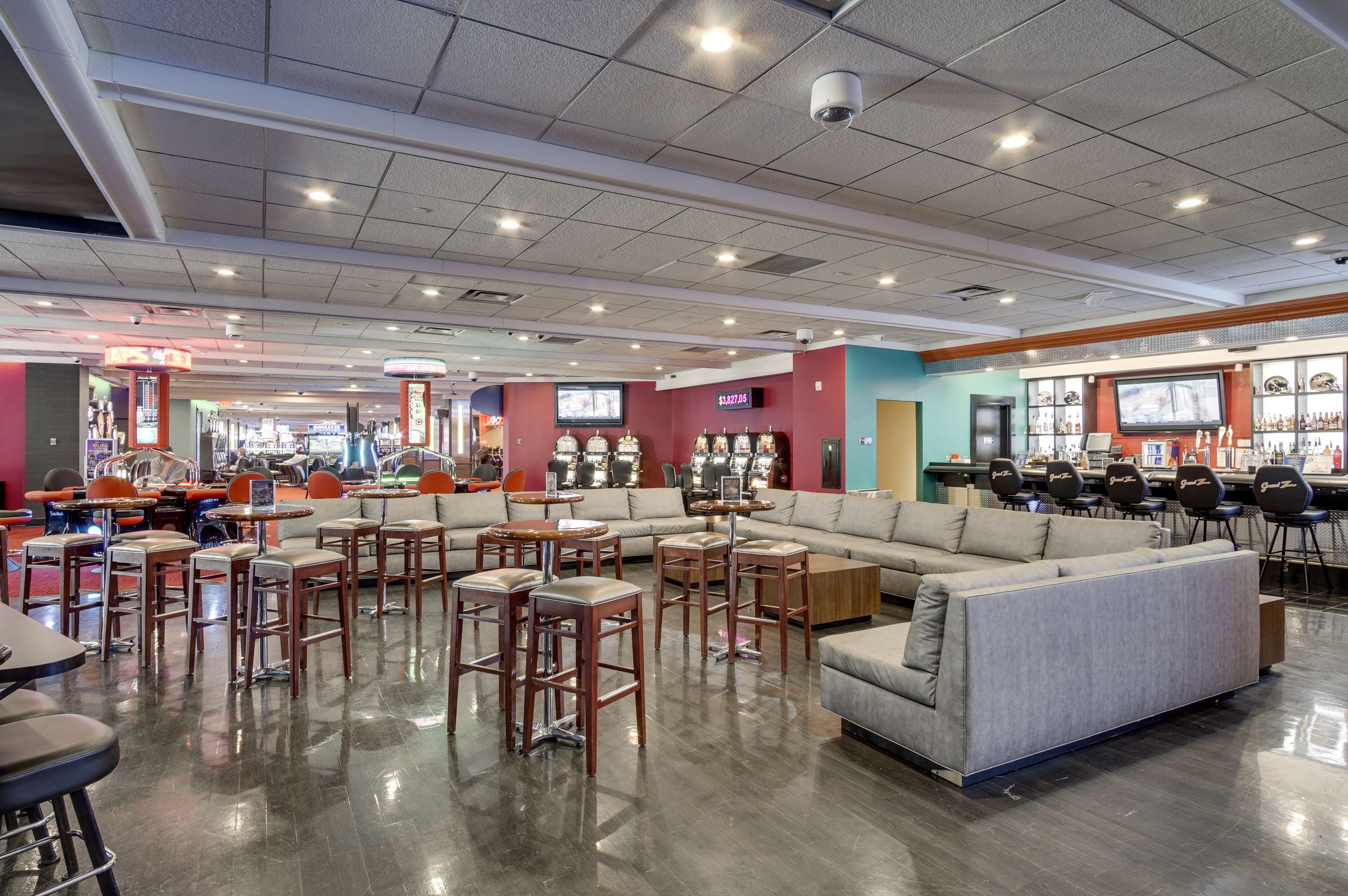 2 restaurants, breakfast served