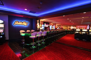 3 Bars/Lounges