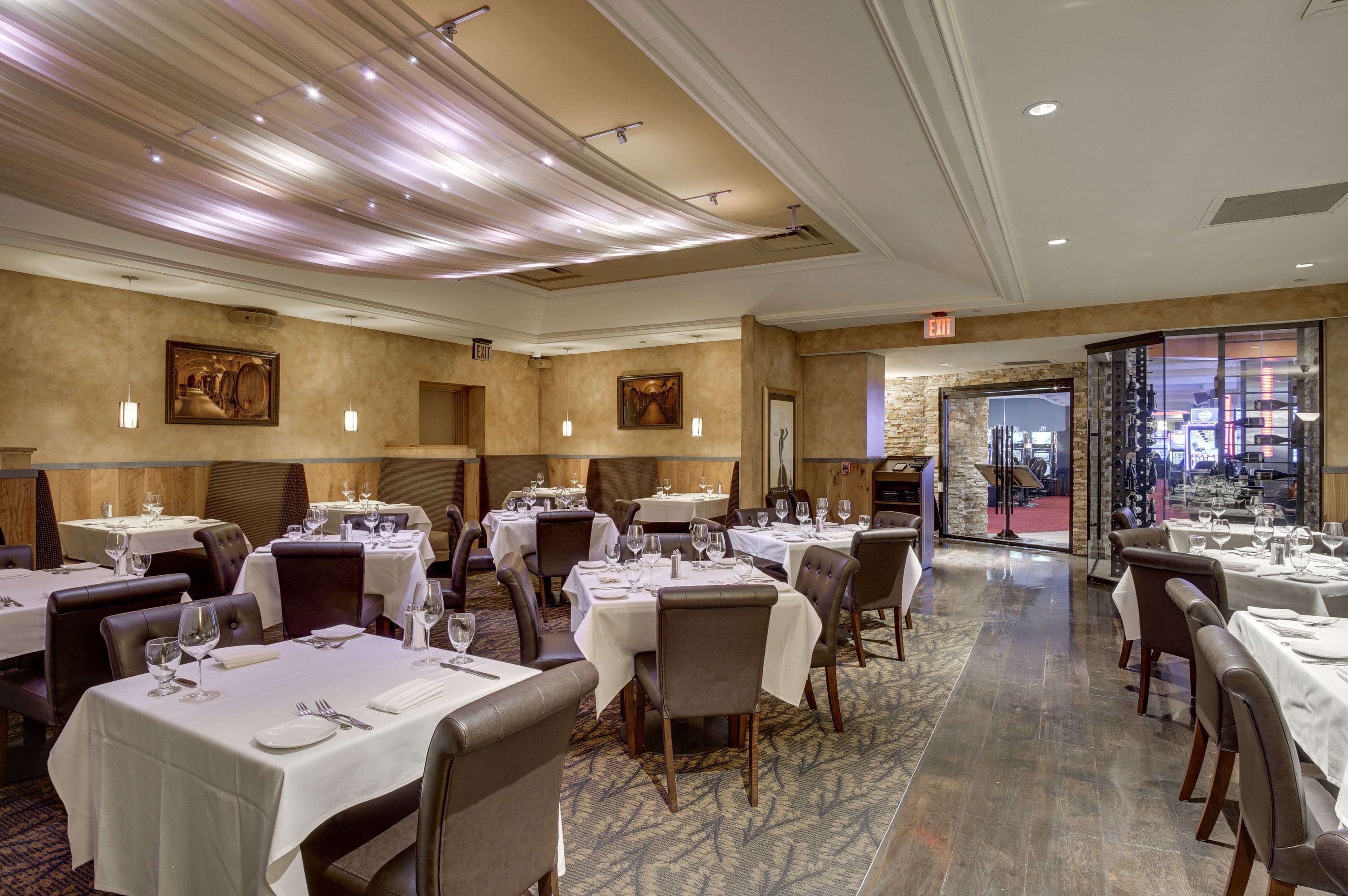 2 restaurants, breakfast served