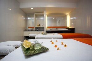 Couples treatment room(s), body treatments, aromatherapy, body scrubs - HARRIS Hotel & Residence Riverview Kuta Bali (Kuta)