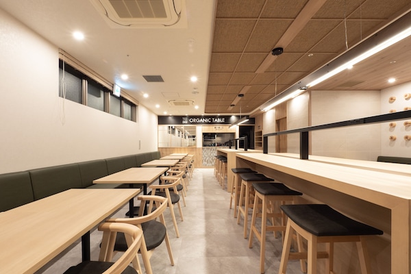 2 restaurants, breakfast served