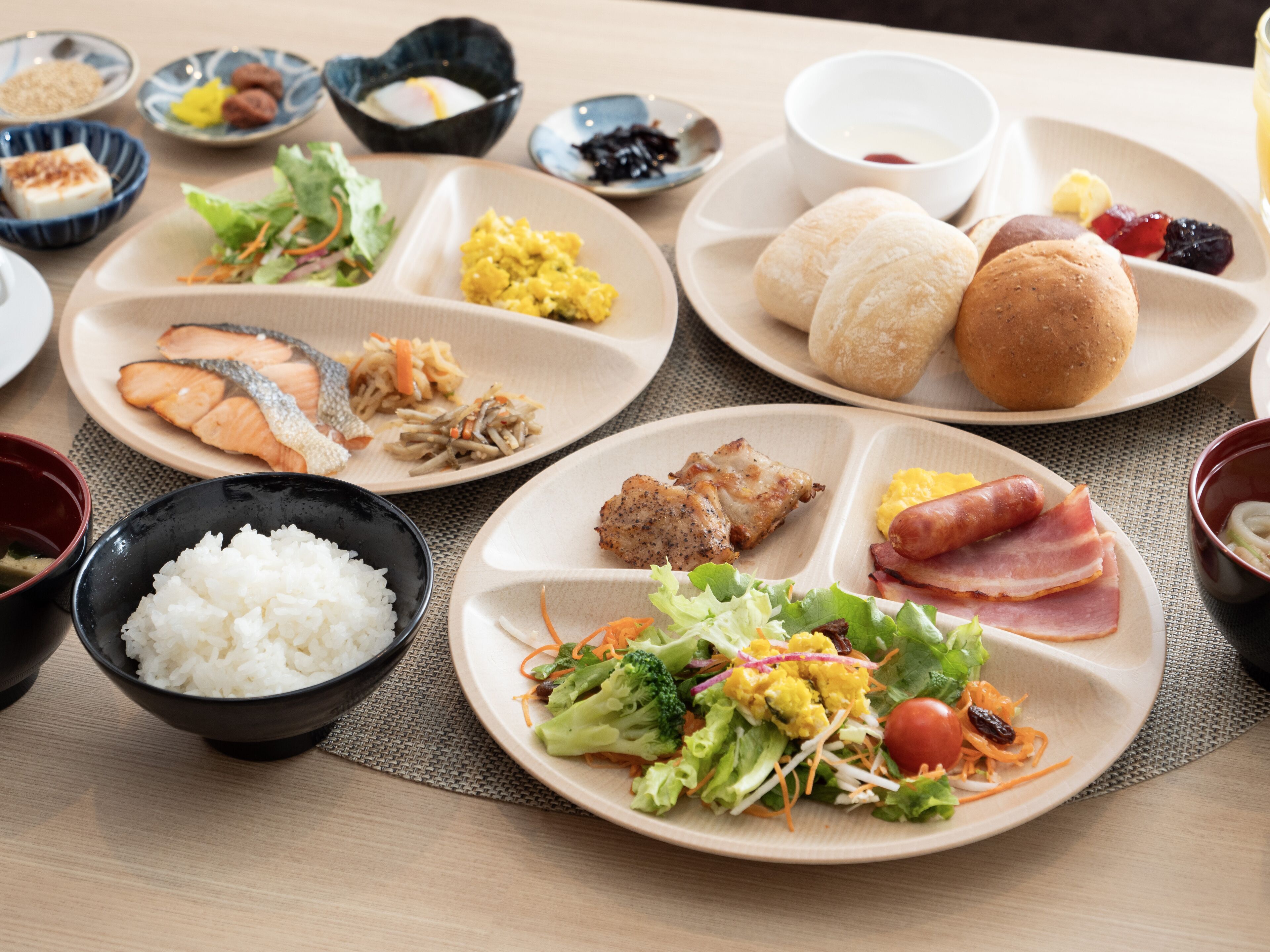 daily buffet breakfast (jpy 1500 per person)