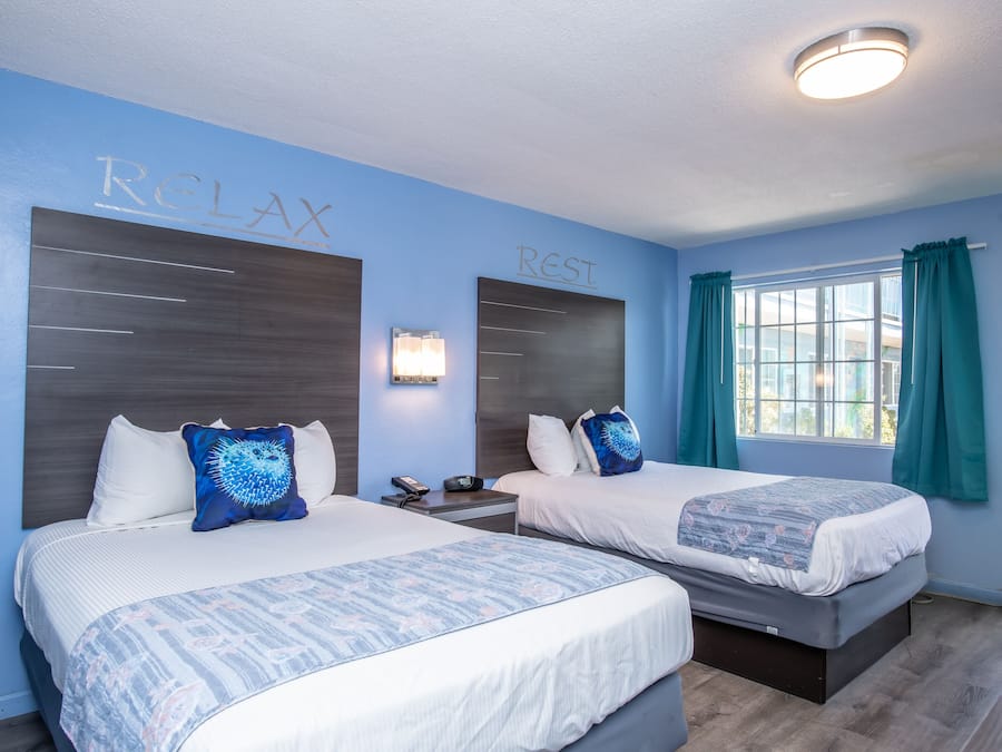 Standaard tweepersoonskamer, 2 tweepersoonsbedden | Een bureau, verduisterende gordijnen, gratis wifi, beddengoed