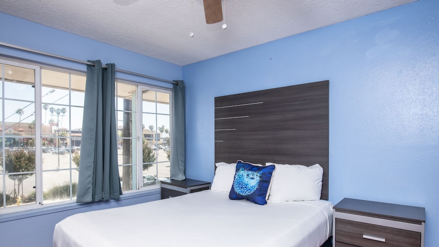 Aqua Breeze Inn