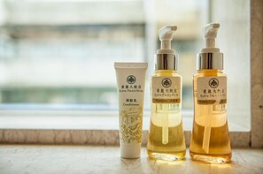 三人房 | 浴室設施 | 免費盥洗用品、吹風機、拖鞋、毛巾