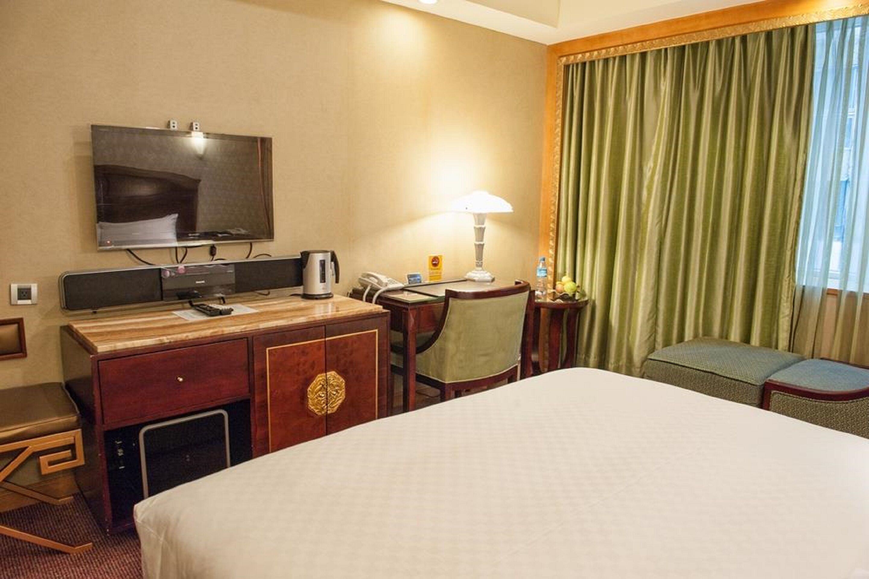 superior room, 1 double bed | in-room safe, desk, soundproofing, iron/ironing board