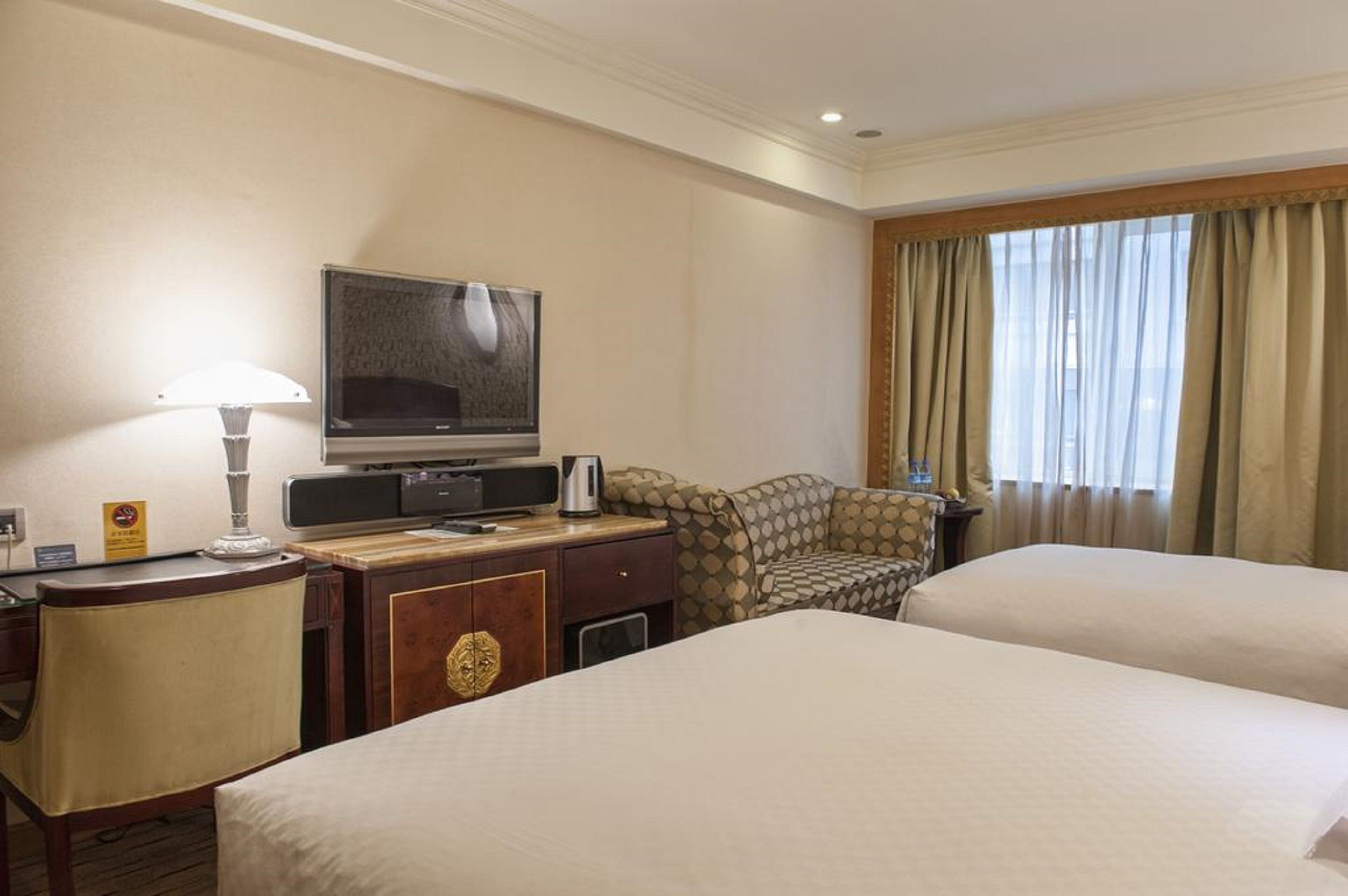 triple room | in-room safe, desk, soundproofing, iron/ironing board