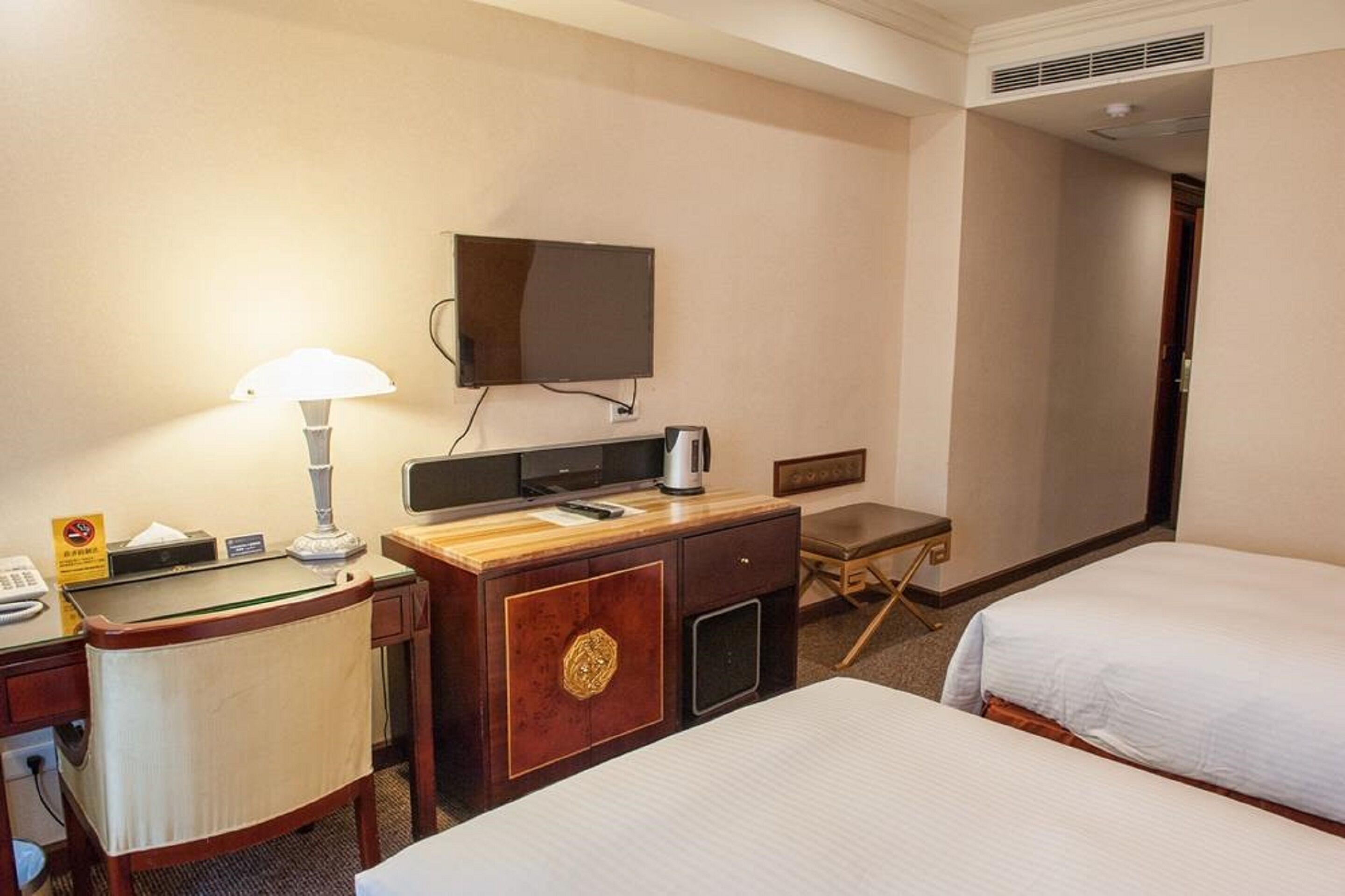 standard twin room, 2 single beds | in-room safe, desk, soundproofing, iron/ironing board