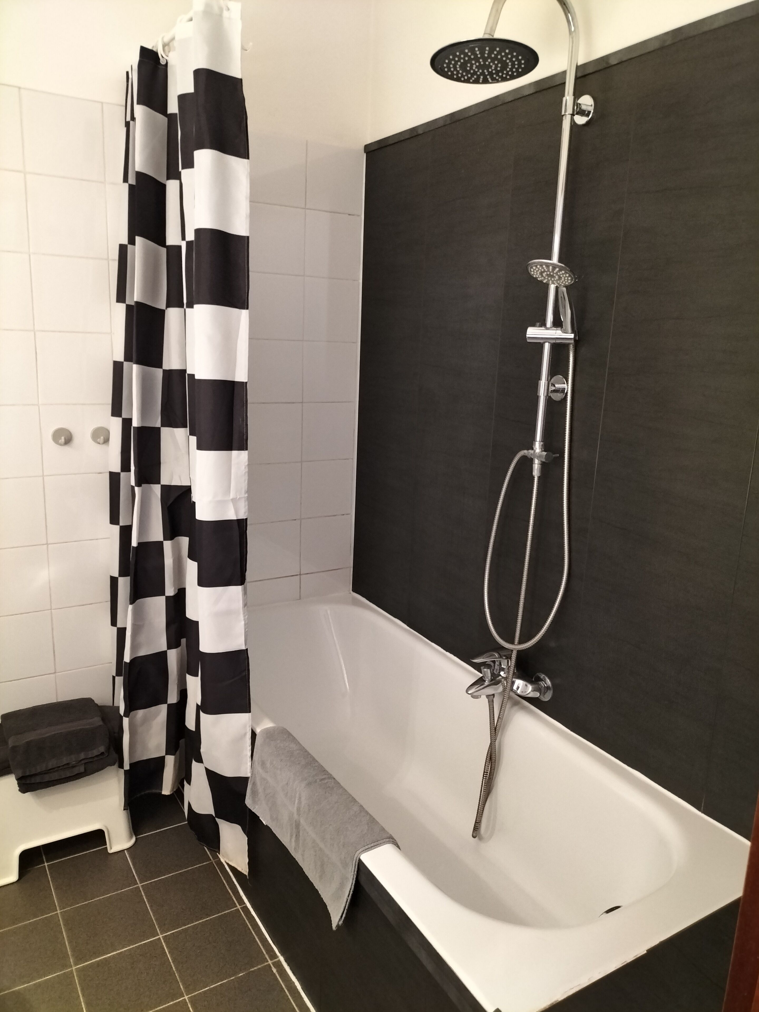 double room | bathroom | combined shower/bathtub, free toiletries, hair dryer, towels