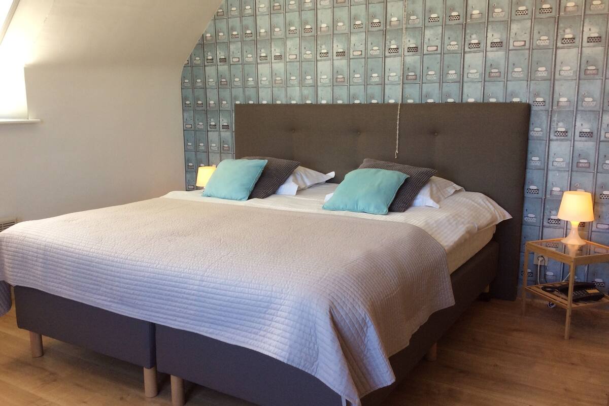 double room | down duvets, minibar, individually decorated, desk