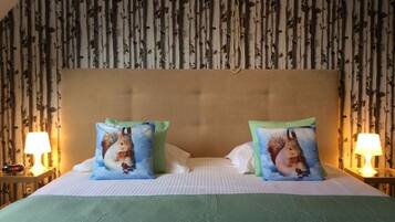 Double Room | Down duvets, minibar, individually decorated, desk