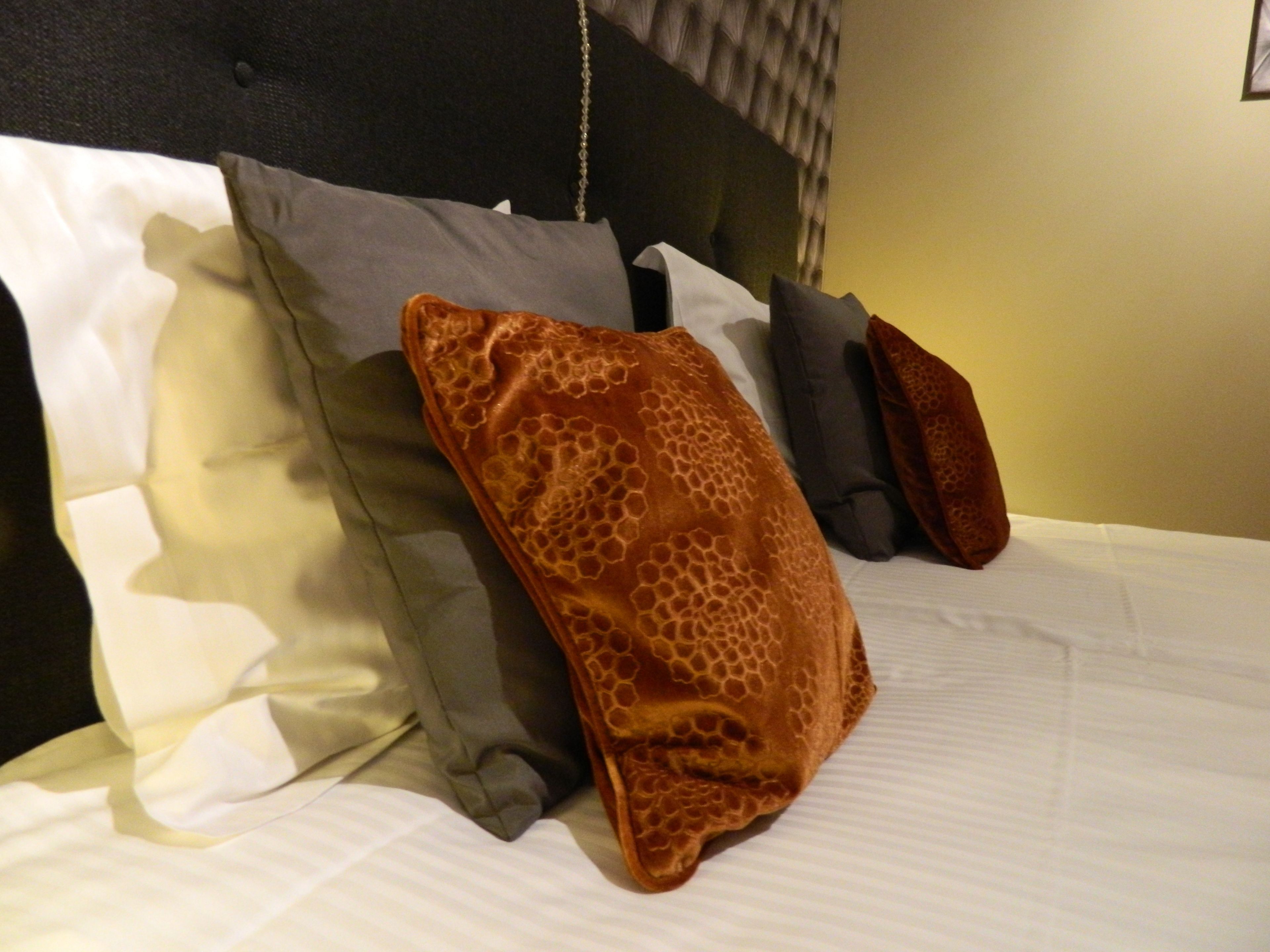 double room | down duvets, minibar, individually decorated, desk