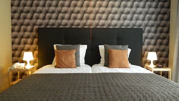 Dobbeltrom | Dundyner, minibar, individuelt dekorert og skrivebord