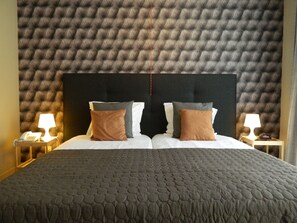 Double Room | Gebar bulu kapas, bar mini, dihias secara berasingan, meja 