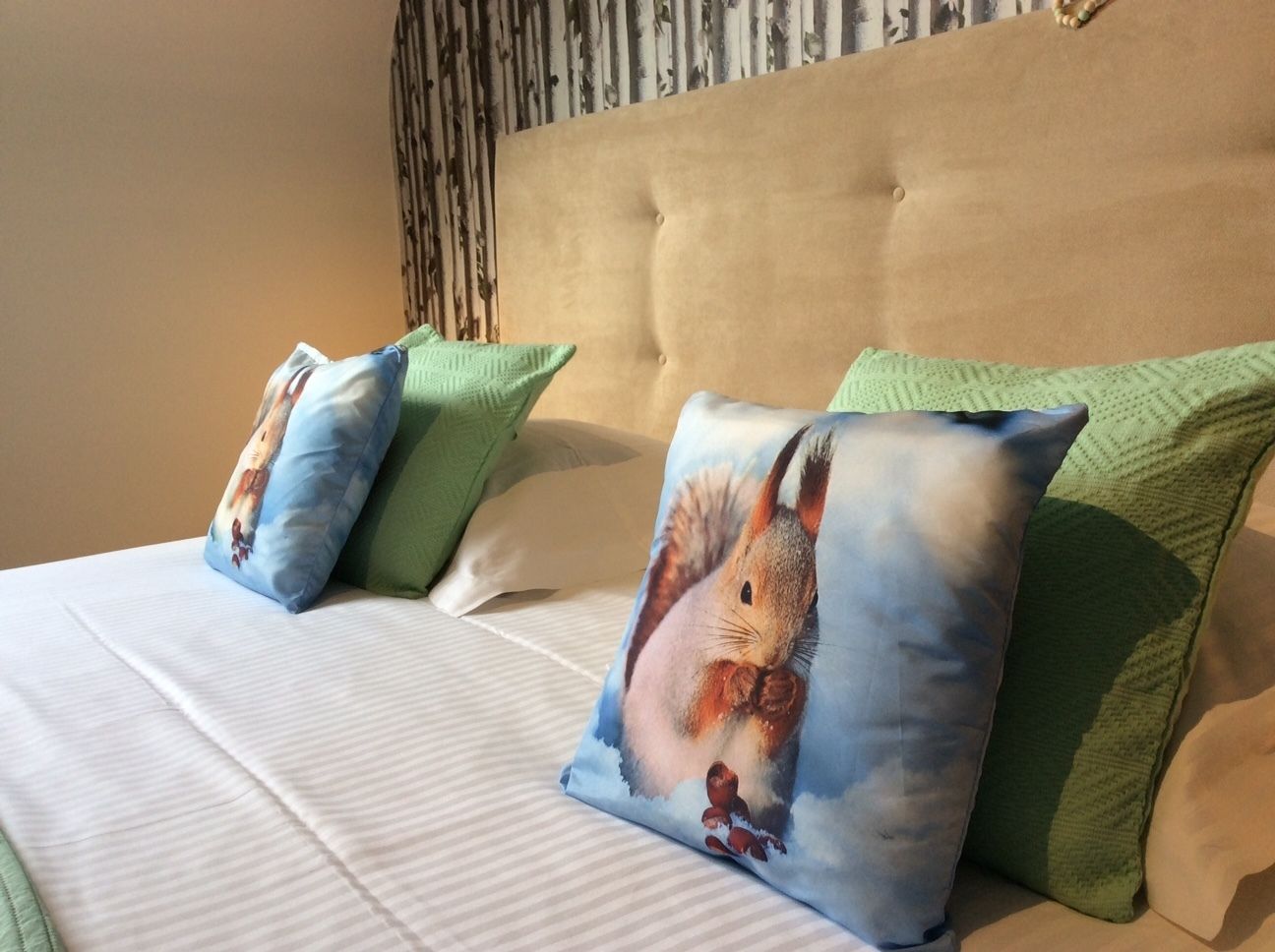 double room | down duvets, minibar, individually decorated, desk