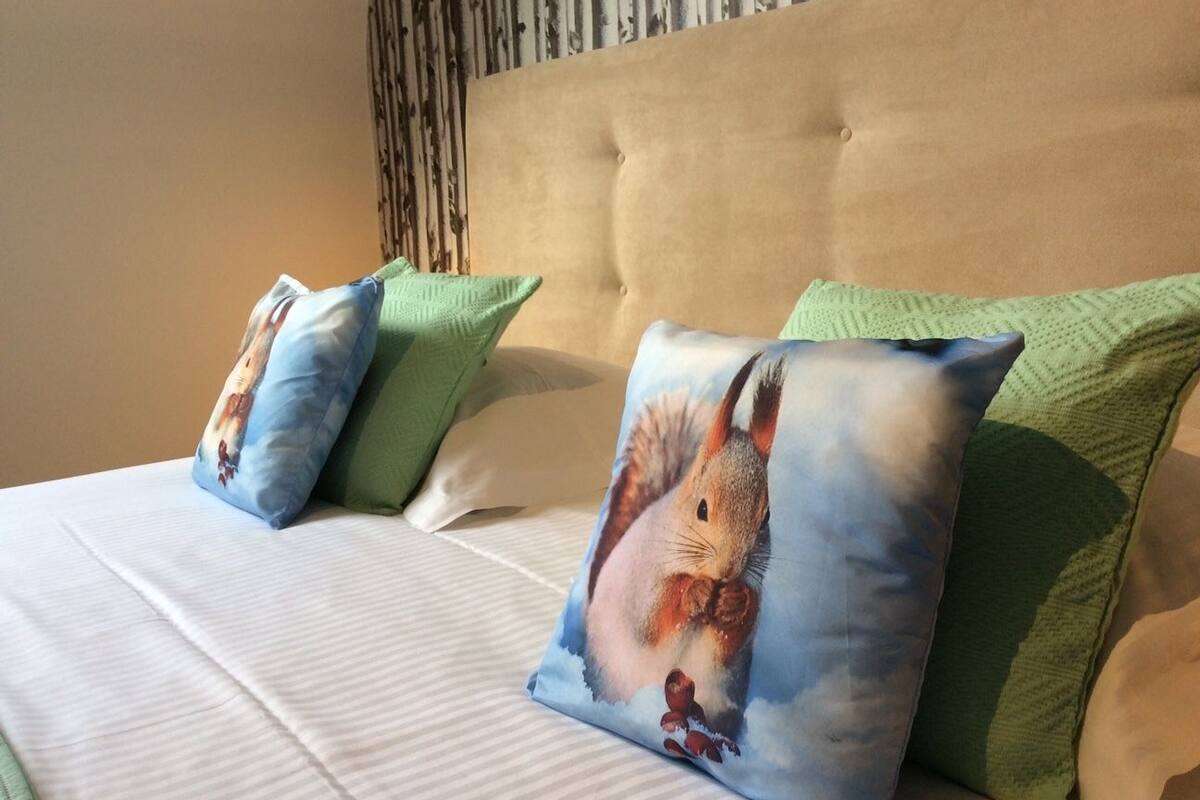 double room | down duvets, minibar, individually decorated, desk