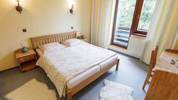 Deluxe Suite | Desk, soundproofing, iron/ironing board, free cribs/infant beds