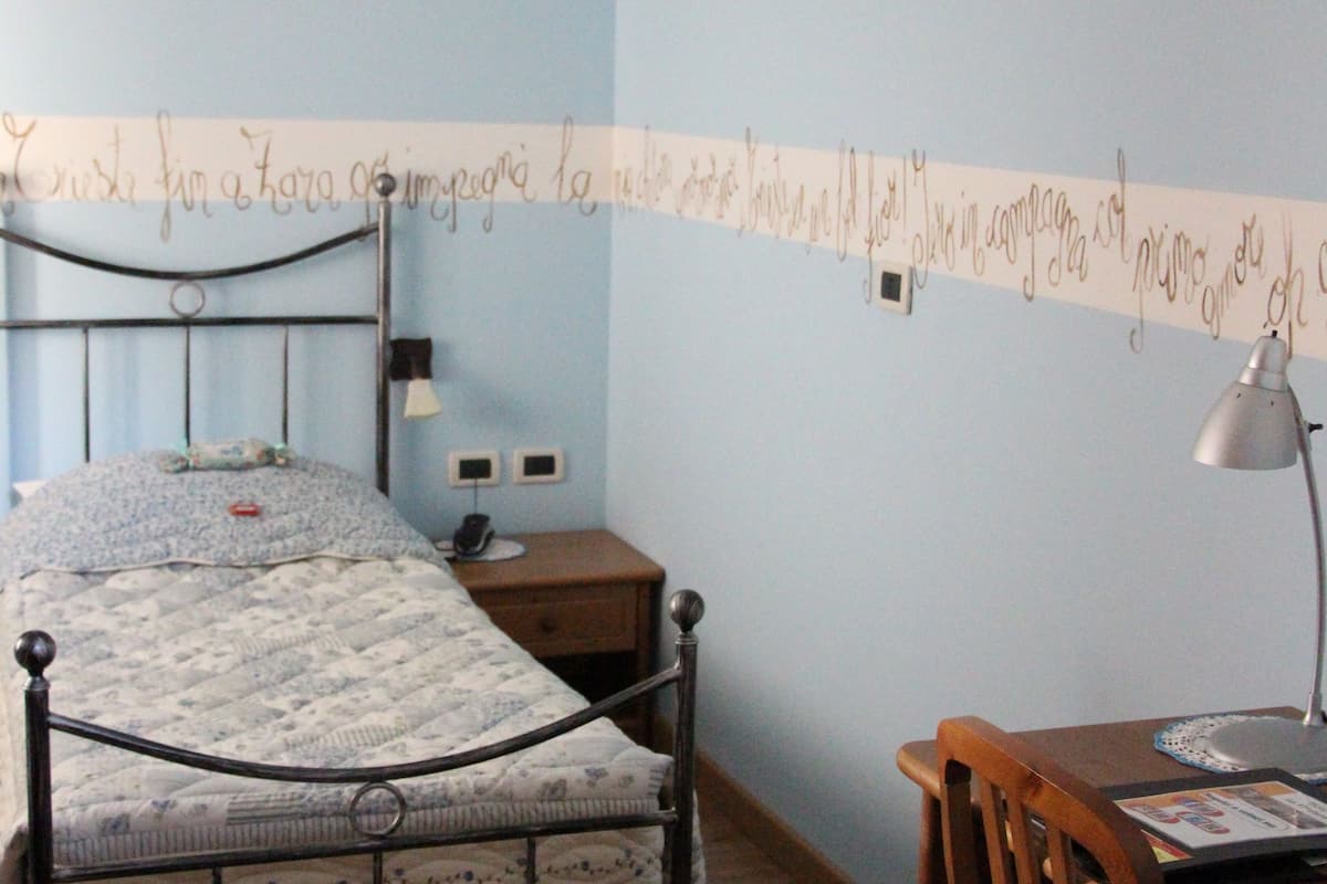 single room | in-room safe, individually decorated, desk, cots/infant beds
