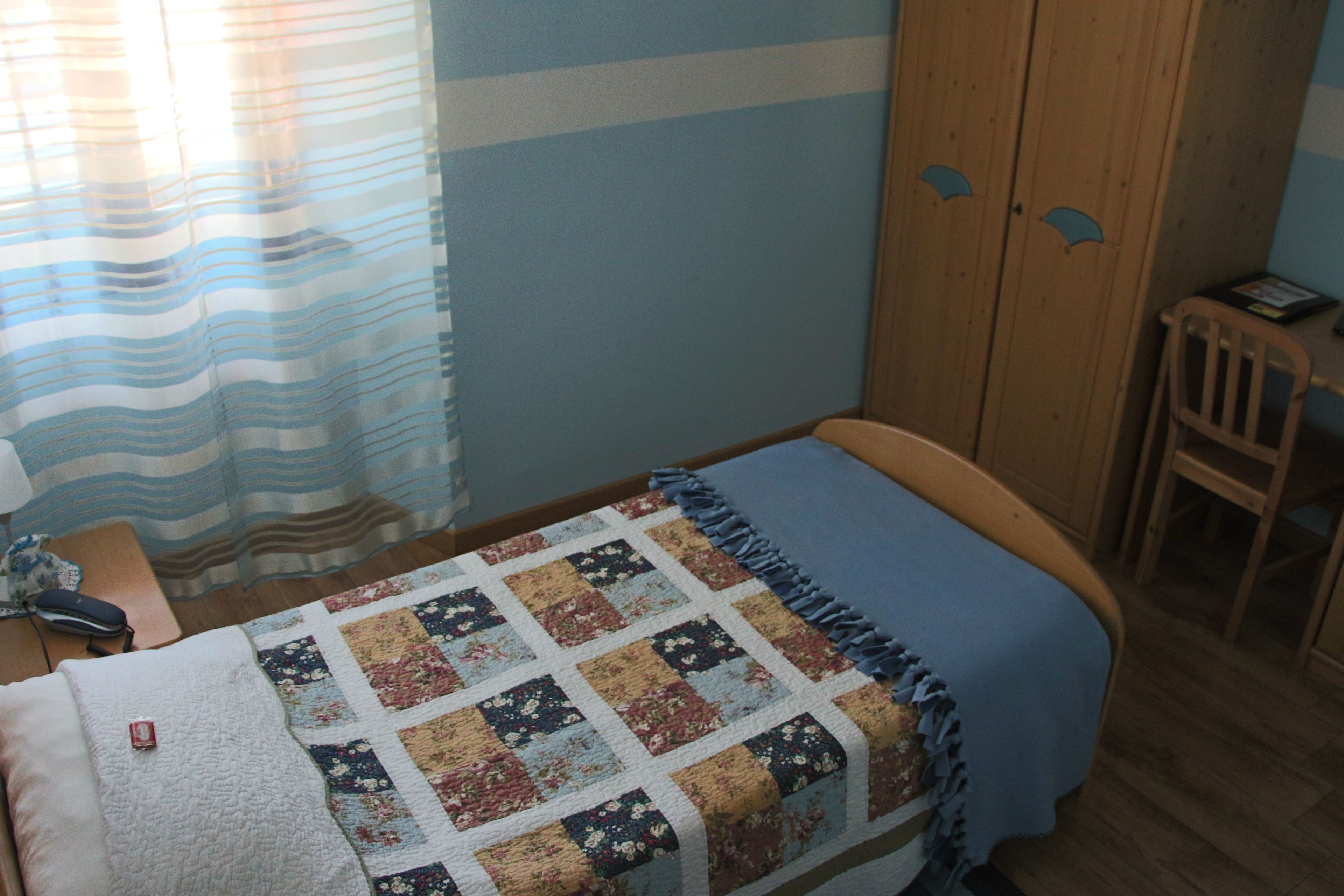 single room | in-room safe, individually decorated, desk, cots/infant beds