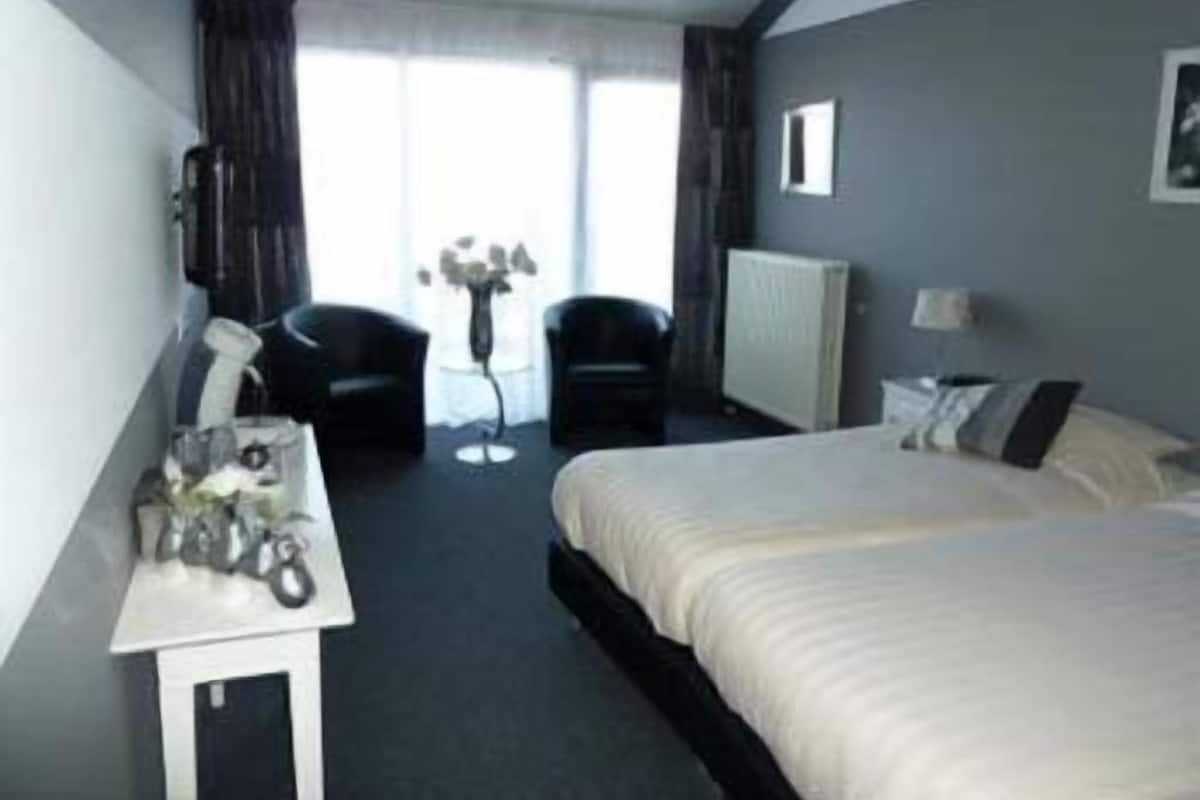 Standard Double Room | In-room safe, desk, cribs/infant beds, rollaway beds