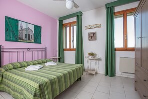 Verdunkelungsvorhänge, kostenloses WLAN, Bettwäsche, Rollstuhlgeeignet