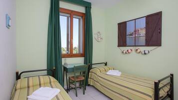 1 bedroom, blackout drapes, free WiFi, bed sheets