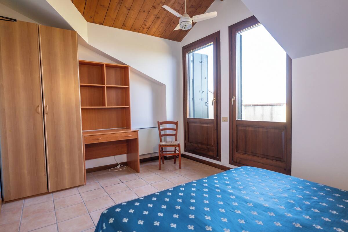 Blackout drapes, WiFi (free), bed sheets