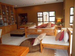 TV - Ku De Ta B&B (Mbombela)