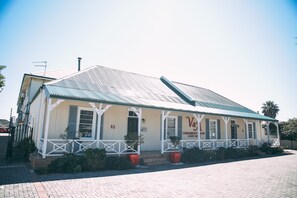 Front of property - Victoria & Alfred Guest House (Gqeberha (Port Elizabeth))