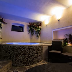 Sauna, hot tub, aromatherapy, massages