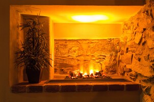 Un sauna, una bañera de hidromasaje, aromaterapia, masajes