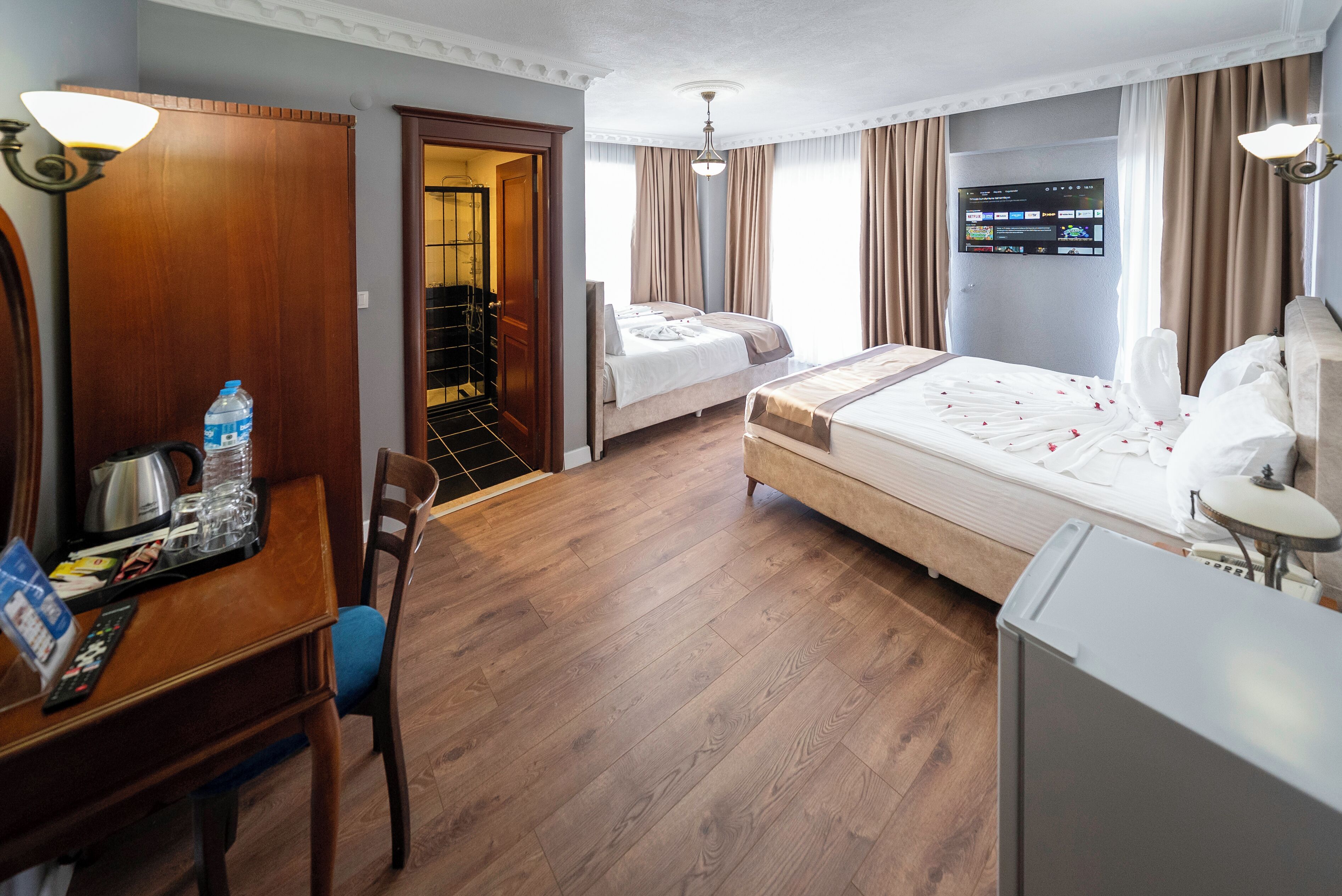 Quarto quádruplo família | Roupas de cama premium, frigobar, cofres nos quartos