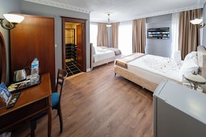 Premium bedding, minibar, in-room safe, soundproofing - Basileus Hotel (Istanbul)