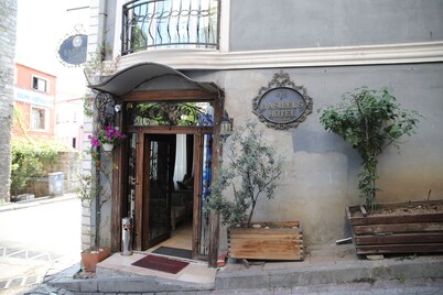 Basileus Hotel