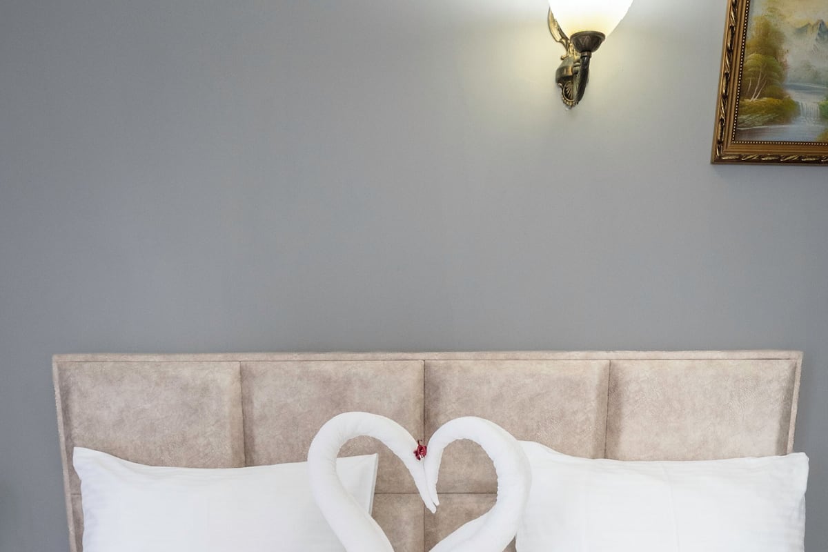 Premium bedding, minibar, in-room safe, soundproofing