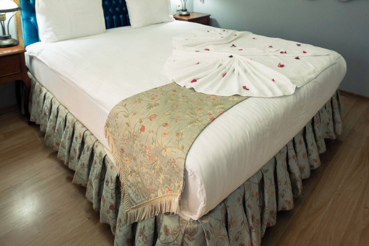 Premium bedding, minibar, in-room safe, soundproofing