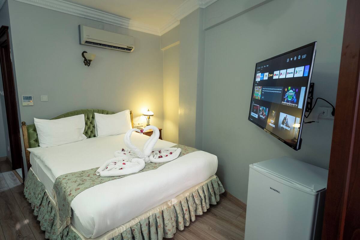 Premium bedding, minibar, in-room safe, soundproofing