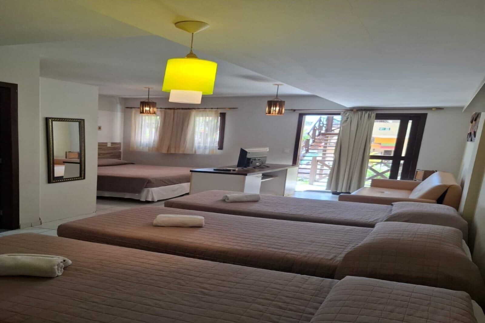 Coffres-forts dans les chambres, bureau, fer et planche à repasser