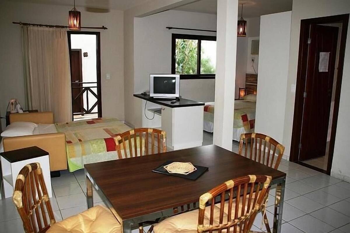 Coffres-forts dans les chambres, bureau, fer et planche Ă repasser