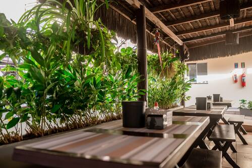 Café da manhã com buffet grátis todos os dias