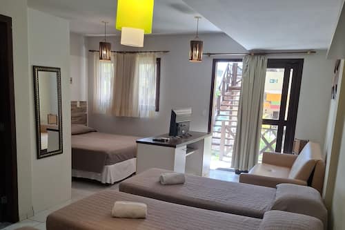 Apartament familiar | Caixa forta a l'habitació, escriptori i planxa i posts de planxar